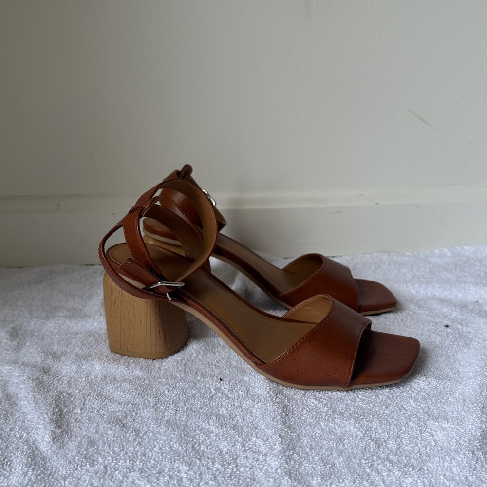 Universal Thread Tan Block Heel Sandals